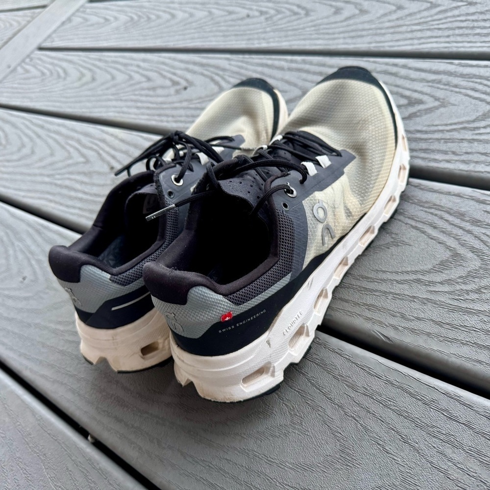 Women’s Oncloud Running shoes size 9.5 - Picture 3 of 8